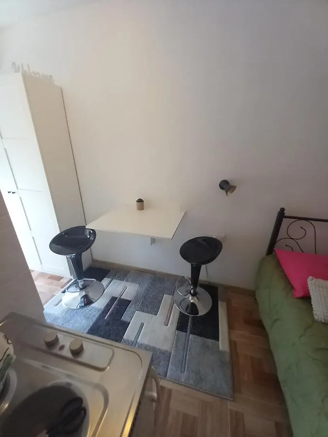 Danny Apartment Split