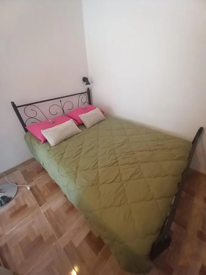 Danny Apartment Split